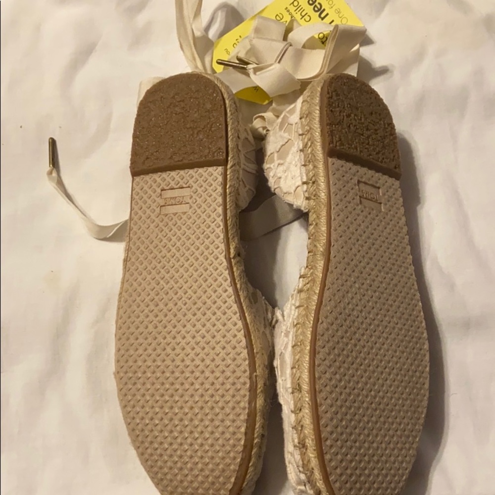 Toms - Picture 3 of 3